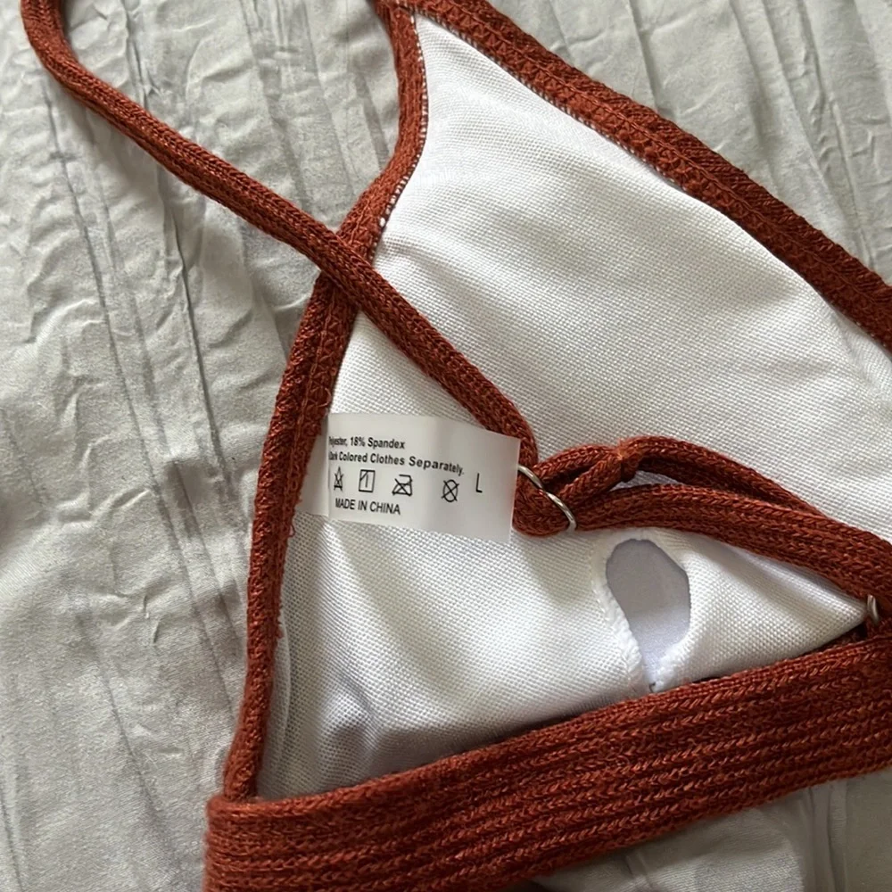 Bikini - Picture 3 of 4